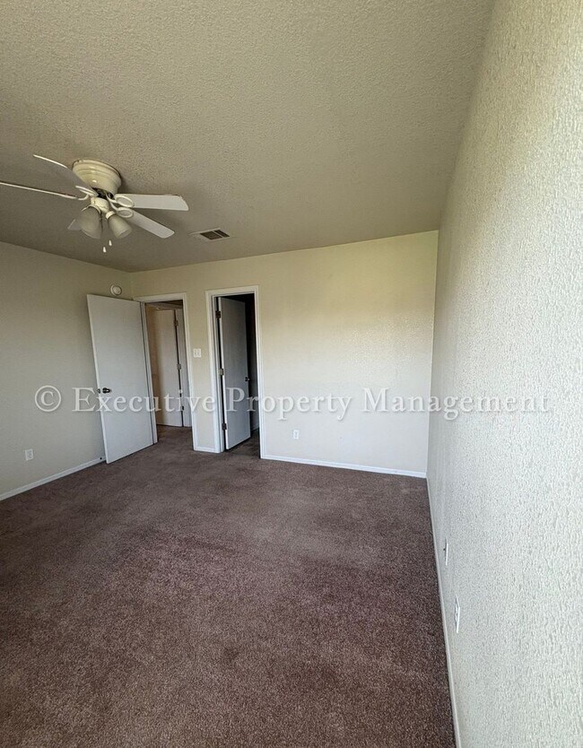 Building Photo - 208 Janelle Dr
