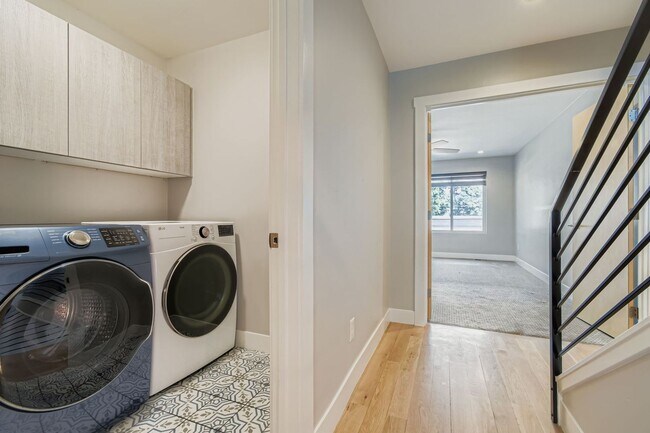 Building Photo - Beautiful, Modern 3 Bed/ 4 bath Home in Curtis Park! FIRST MONTHS RENT FREE!