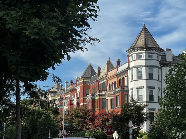 Building Photo - 2102 1st St NW