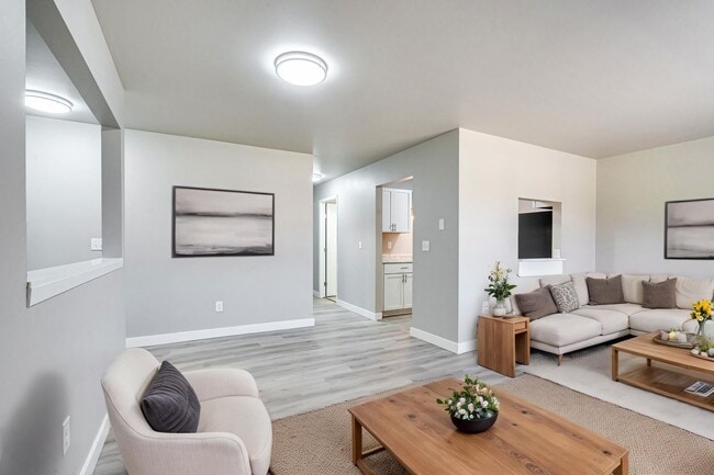 Interior Photo - The Grove on Lombard