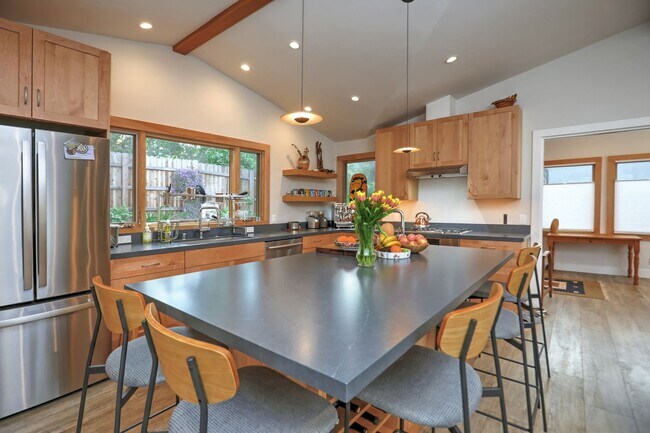 Building Photo - Furnished Mesa Hideaway!