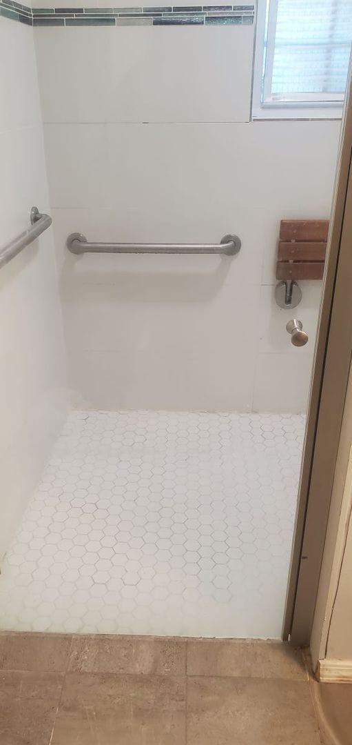 Building Photo - Handicap Accessible 2 bd, 2 ba - Beautiful...