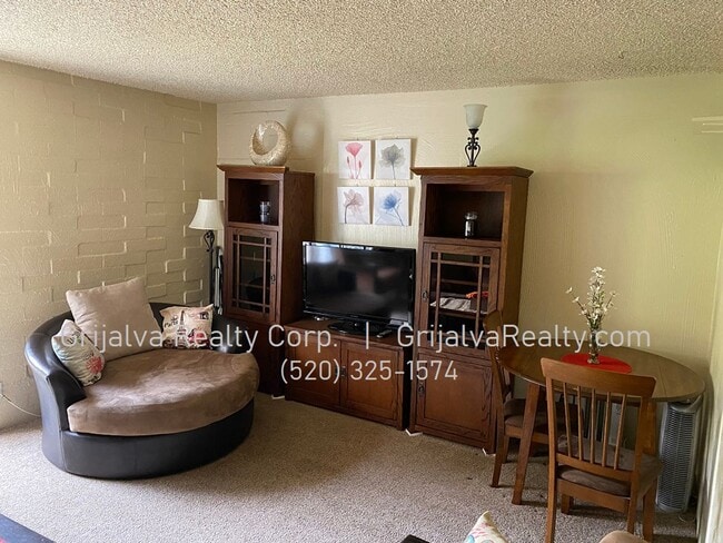 Building Photo - AVAILABLE JUNE - Furnished 2 Bedroom Condo with Community Pool Close to the UofA! (Speedway/Euclid)