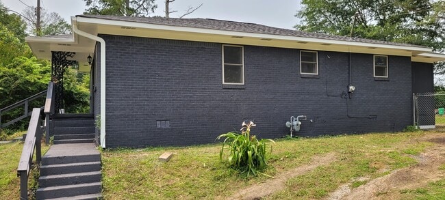 Building Photo - 516 Rogers Ln