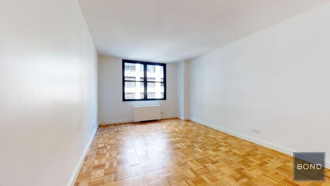 Building Photo - 333 E 49th St