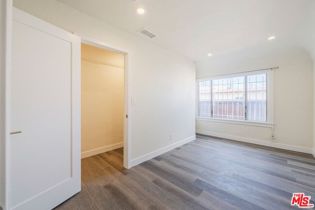 Building Photo - 1628 W 80th St
