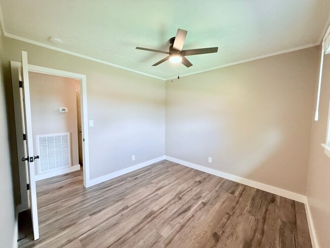 Building Photo - Stunningly Renovated 3 Bed, 2 Bath Home in...