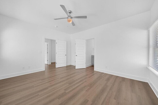 Building Photo - Spacious Home with Fenced Backyard!