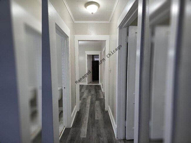 Building Photo - 3240 W 64th Pl
