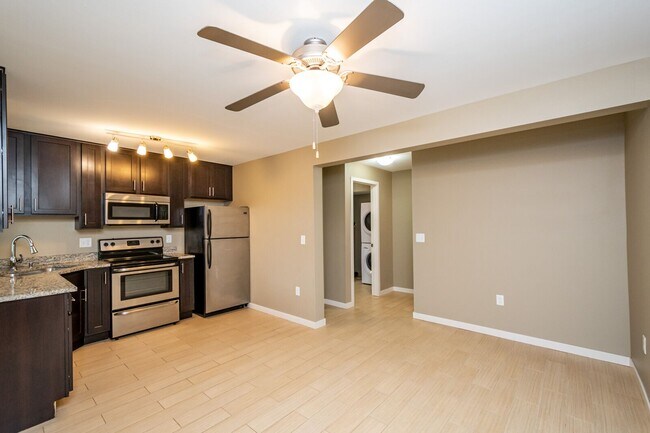 Building Photo - 201 6th St