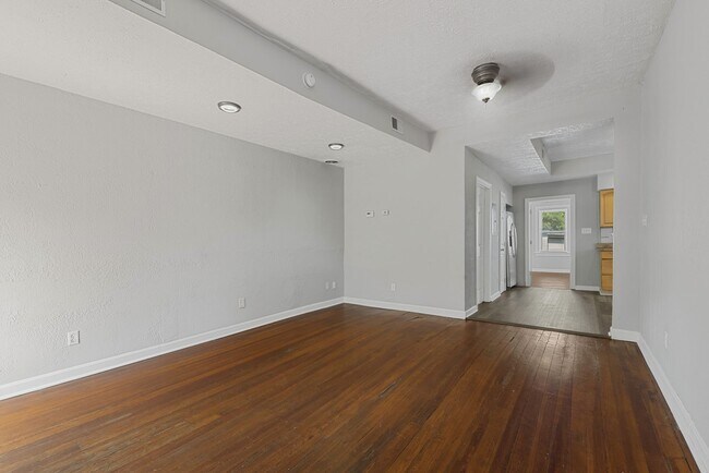 Building Photo - 3208 Dobson St