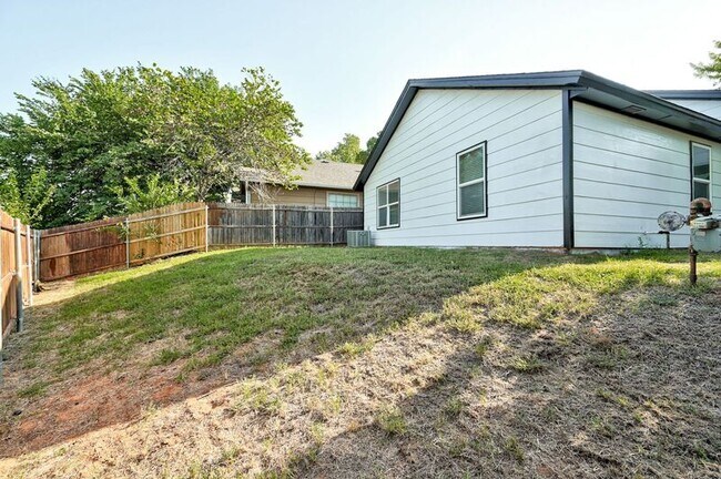 Building Photo - 313 Belmont Dr