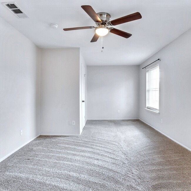Building Photo - 1313 Monaco Dr