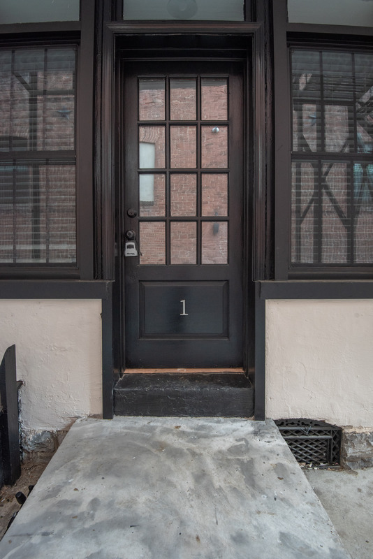 Building Photo - 323 N Mulberry St