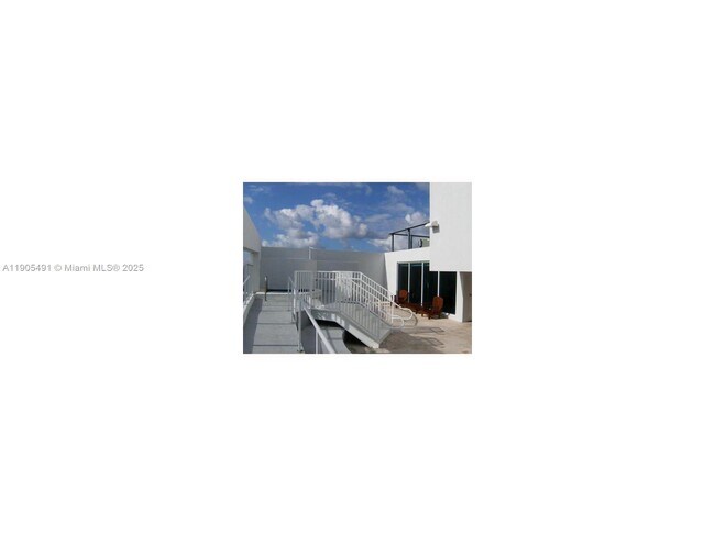 Building Photo - 1401 SW 22nd St