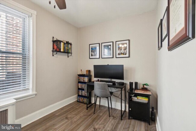 Building Photo - 470 Shurs Ln
