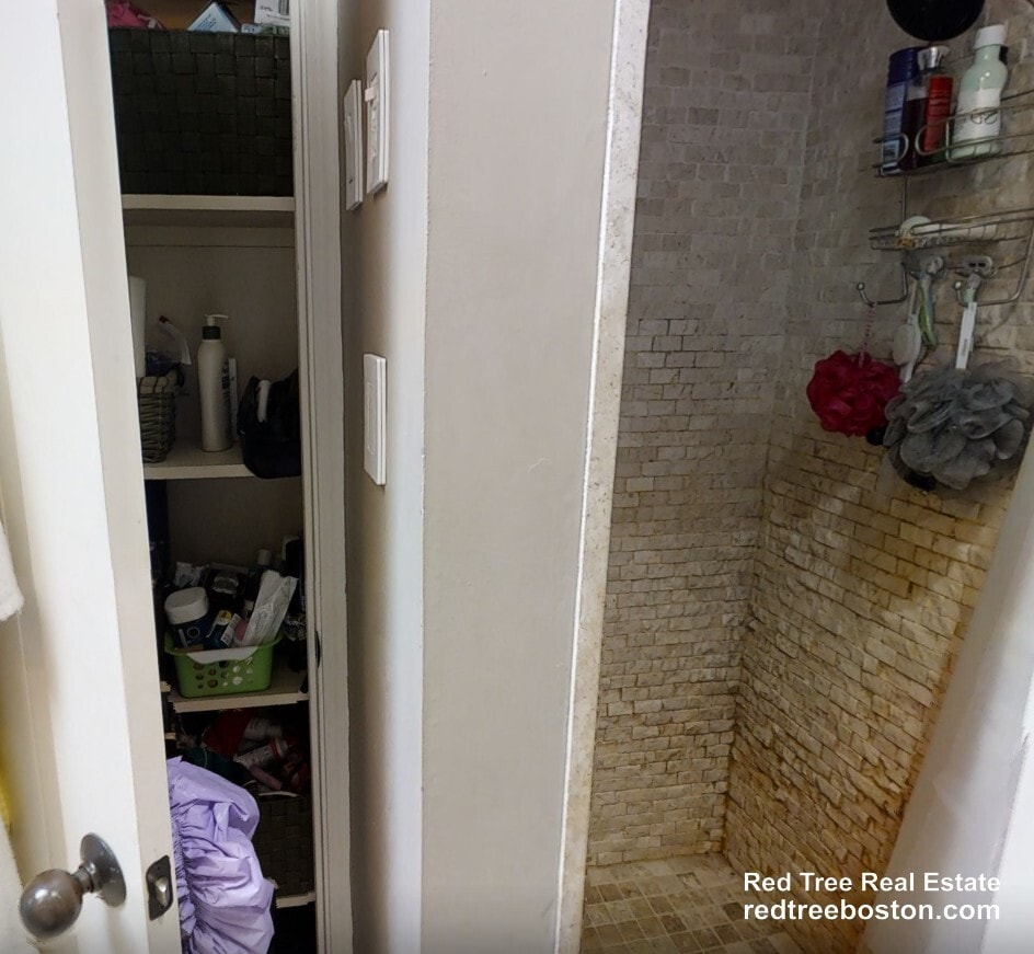 Building Photo - 329 W 4th St