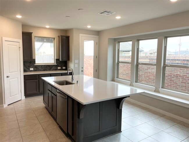 Building Photo - 4927 Shore Arbor Ln