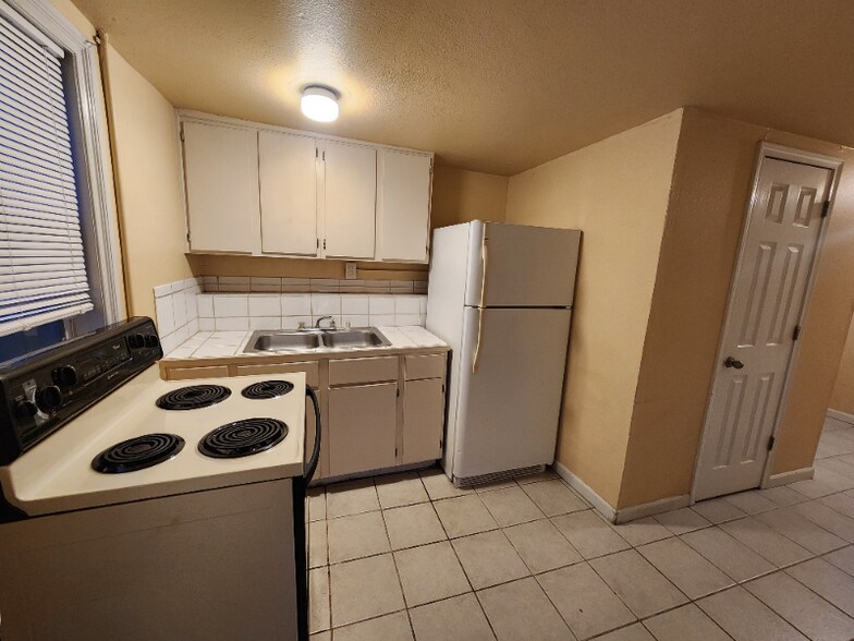 Building Photo - 114 24th St