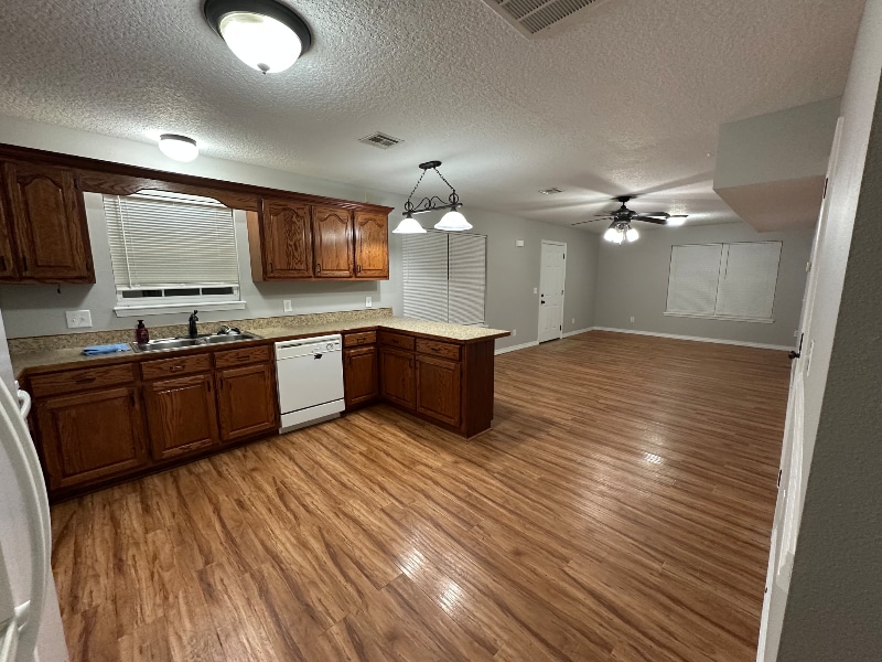 Building Photo - 544 Centennial St