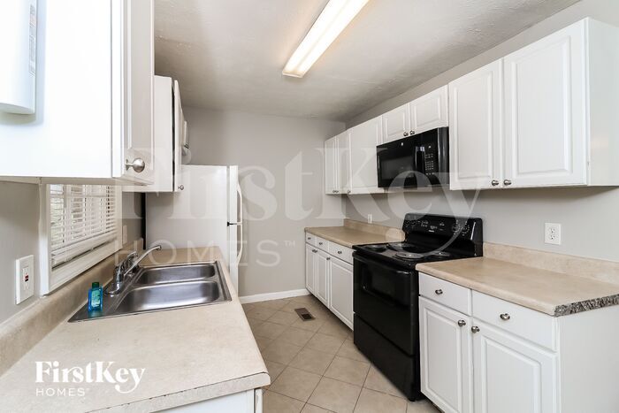 Building Photo - 1150 Rochelle Dr