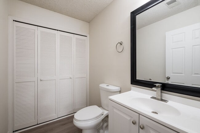 Building Photo - Newly Renovated 3 Bedrooms 2.5 Bathroom Home