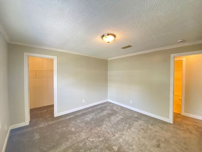 Building Photo - 1504 Carlisle Dr