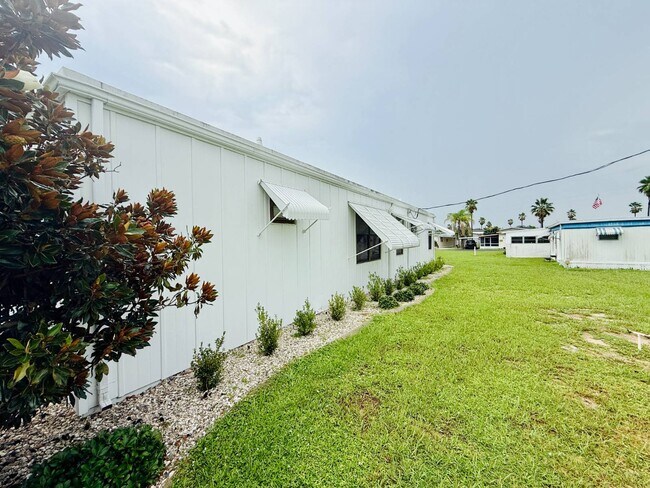 Building Photo - 2902 Bruce Ln