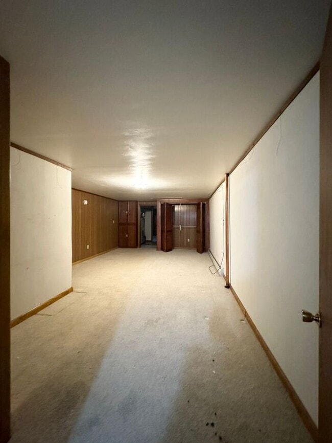 Building Photo - 4 Bedroom - 2 Bath Ranch Style Home with 2...