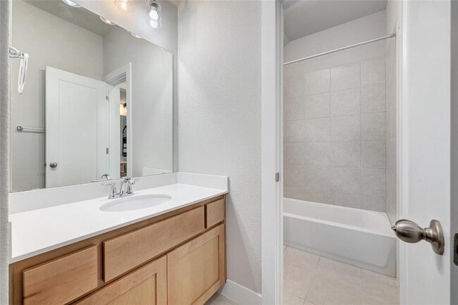 Building Photo - 317 Rock Knl St