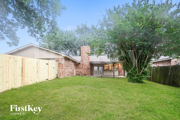 Building Photo - 6333 Fallbrook Dr