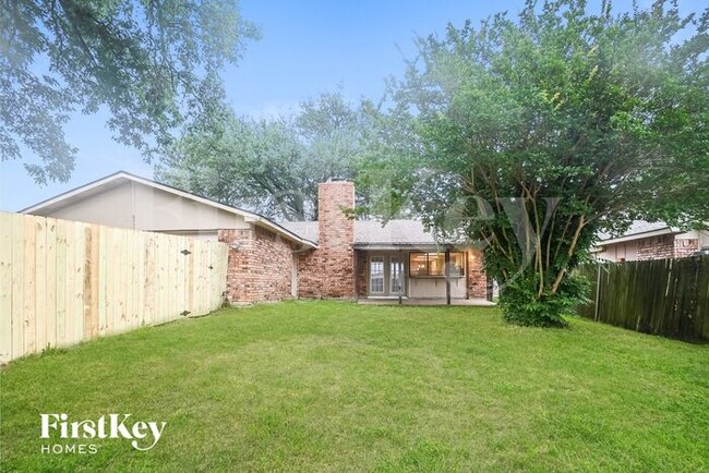 Building Photo - 6333 Fallbrook Dr