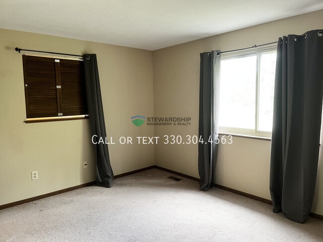 Building Photo - 931 Trimble Dr