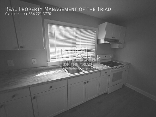 Building Photo - 828 Circle Dr