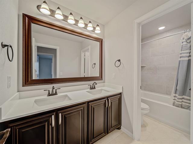 Building Photo - 2905 Parkwood Cir
