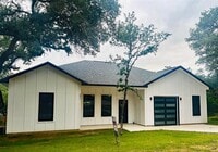 Building Photo - 207 Laurel Ln