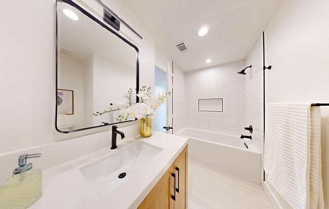 Building Photo - Single House Fountain Valley