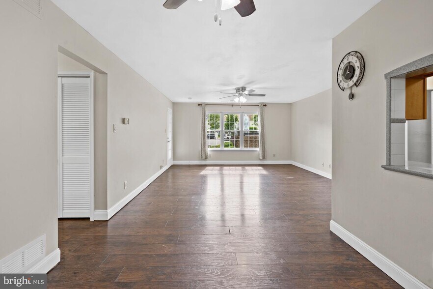 Building Photo - 501A Harwood Ct