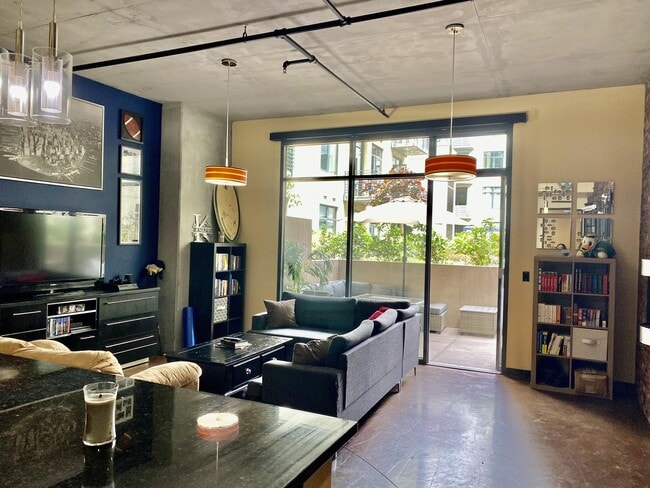 Building Photo - 1050 Island Ave