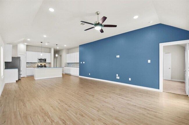 Building Photo - 18811 Cottonwood Bayou Ct