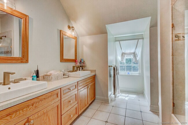 Building Photo - 76 High Hill Cir