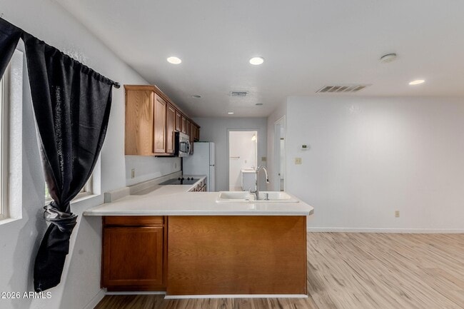 Building Photo - 6140 E Peak View Rd