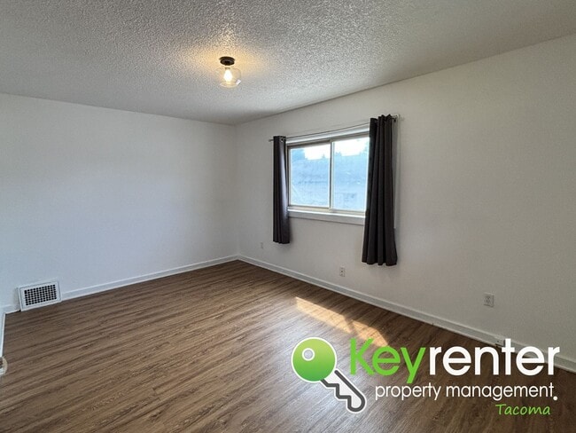 Building Photo - Character and Comfort in Tacoma, Spacious ...