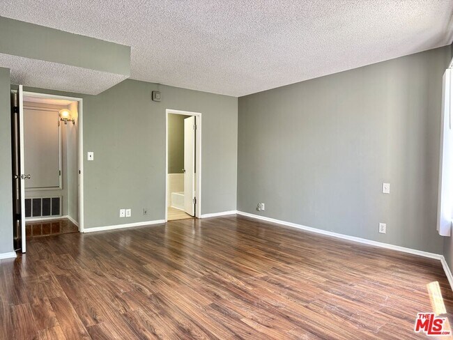 Building Photo - 1122 Peck Dr