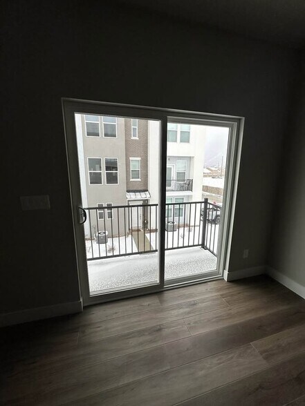 Building Photo - 1069 S 2560 E