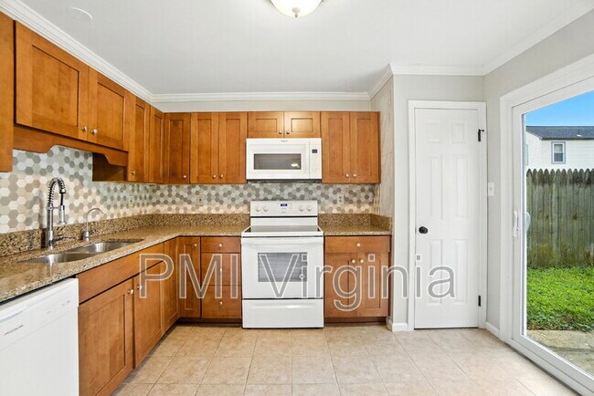 Building Photo - 5489 Glenville Cir