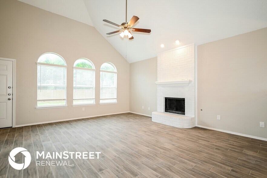 Building Photo - 809 Hines Dr