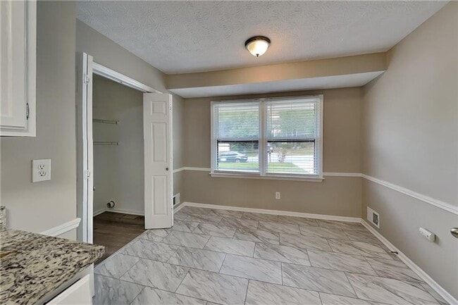 Building Photo - 2620 Bluffton Rd