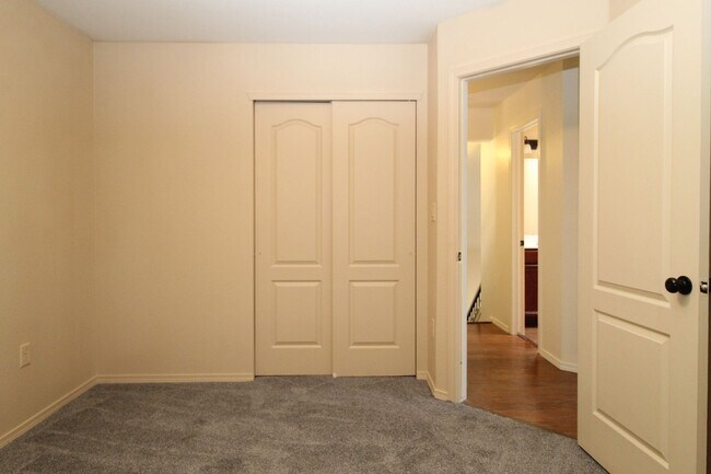 Building Photo - 2210 Hannah Leigh St
