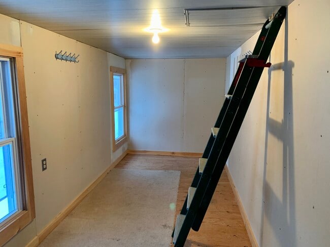 Building Photo - 6 Clark St